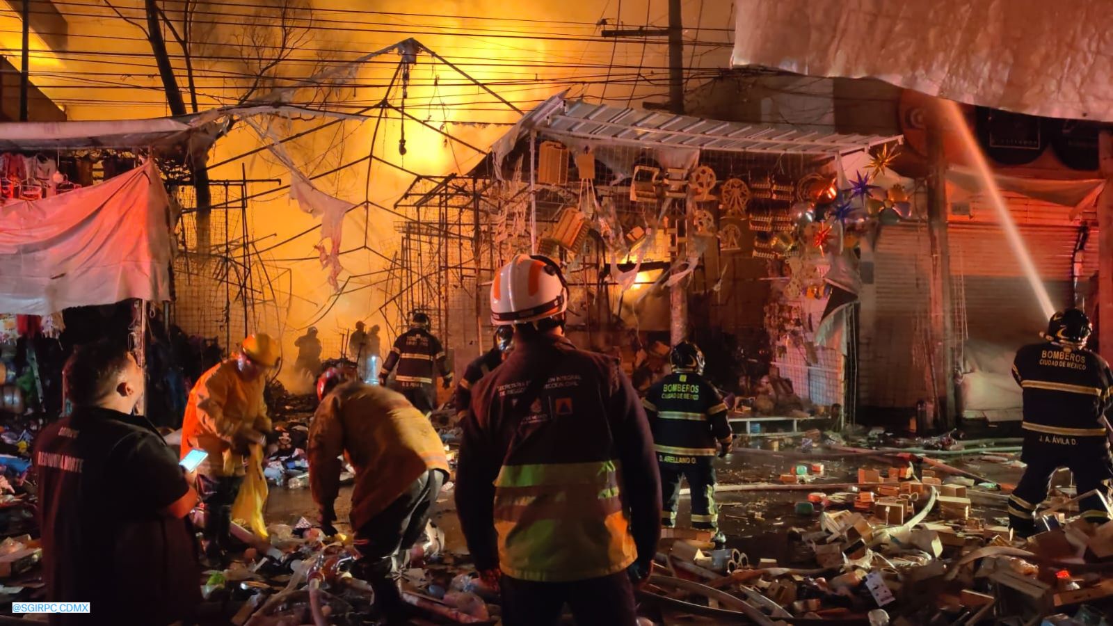 Se incendian 4 edificios frente al Mercado de Sonora