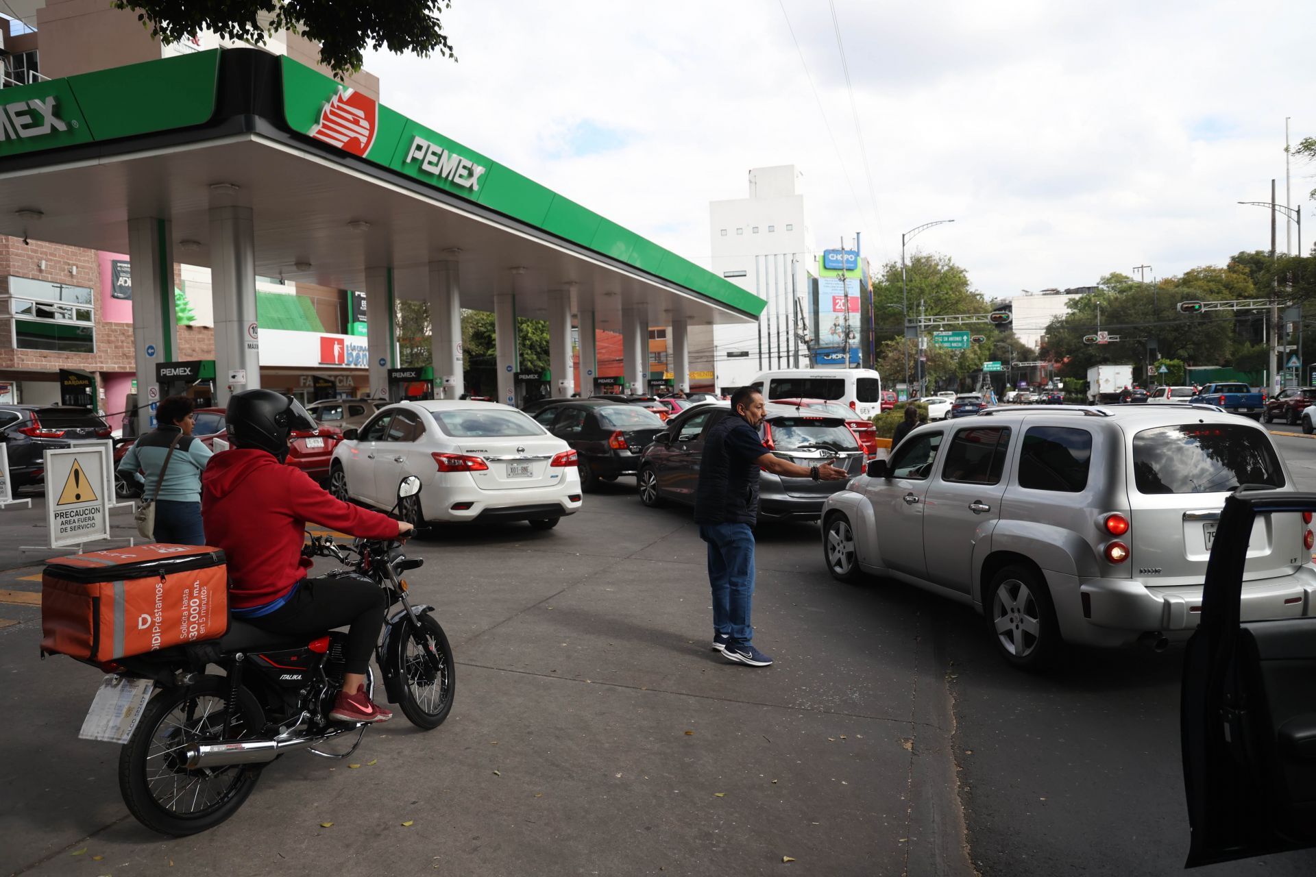 SHCP aumenta subsidio a gasolinas ante guerra en Medio Oriente