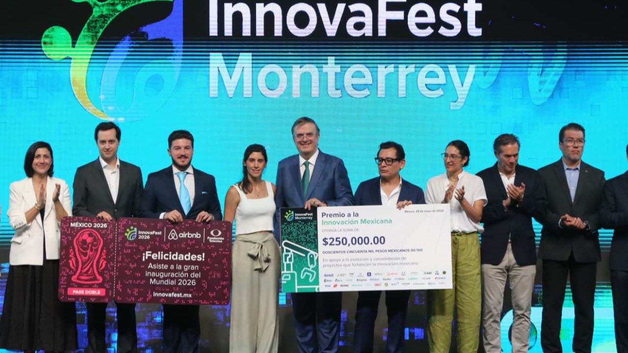 Ebrard premia a innovadores mexicanos en Monterrey