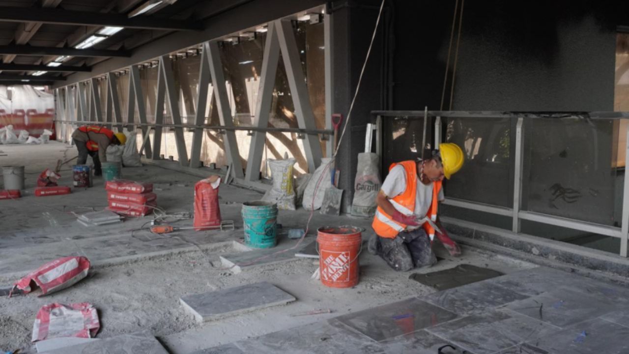 Continúan los cierres en L2 y estación Zócalo del Metro