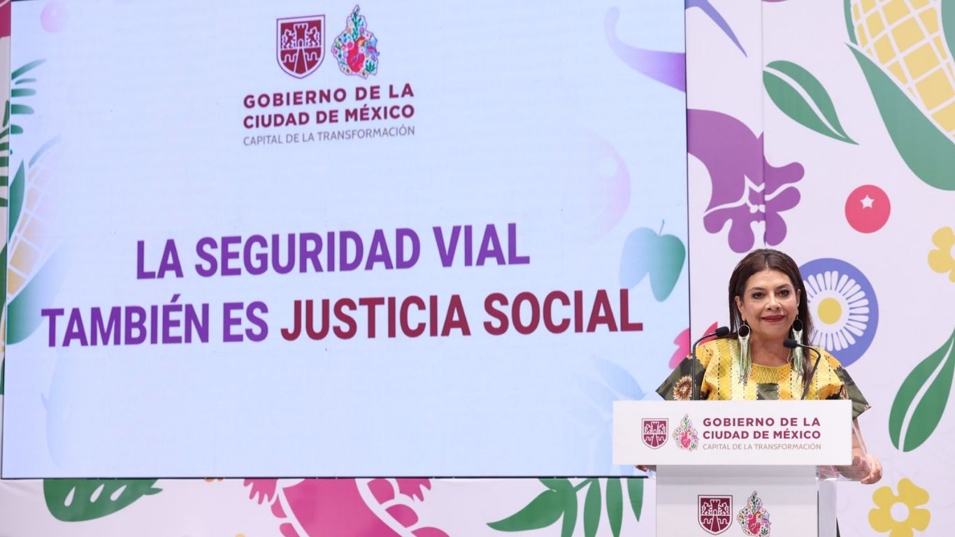 Placas, casco y licencia a vehículos eléctricos