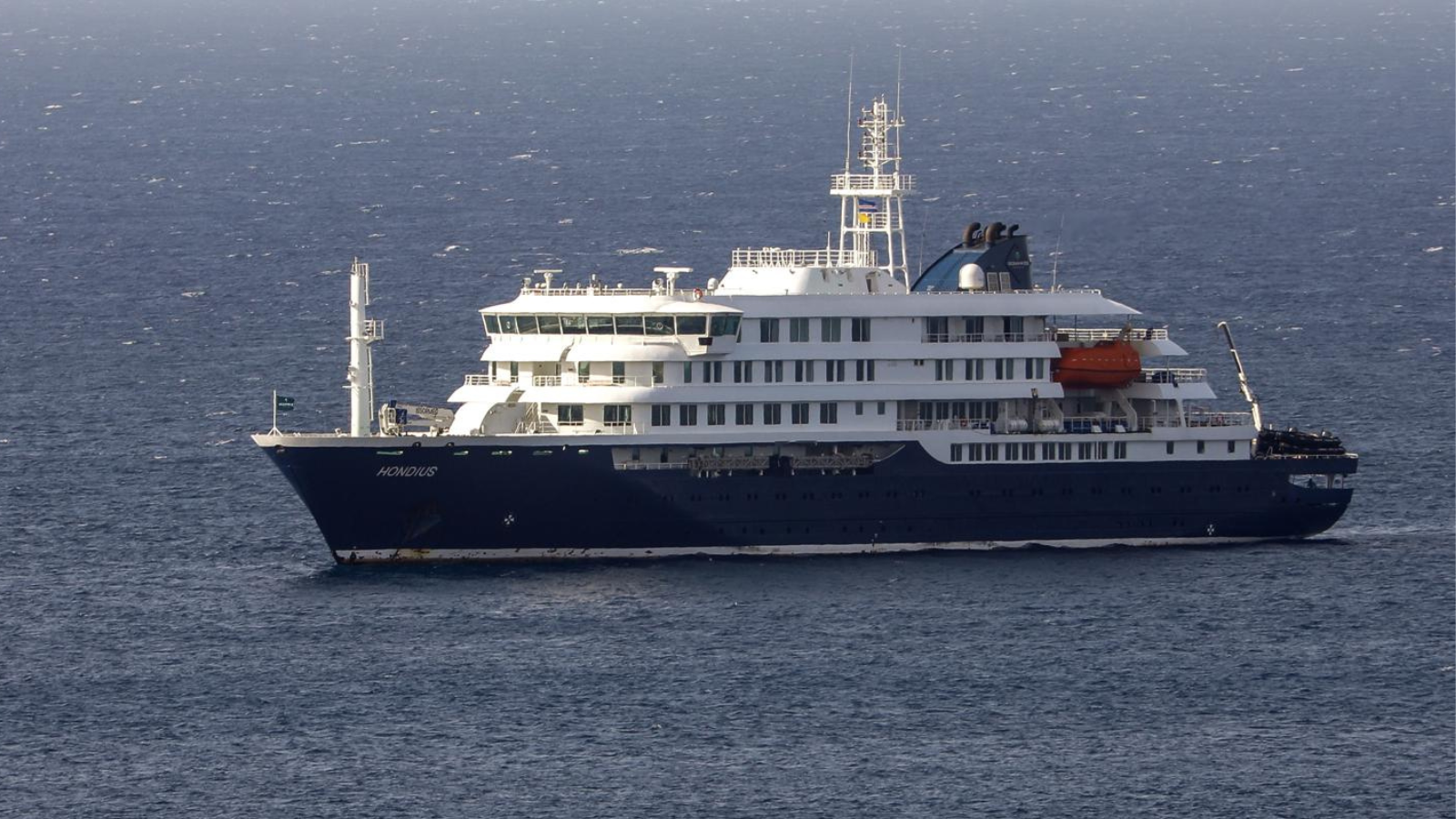 Del crucero al avión, así fueron desalojados los pasajeros tras brote de hantavirus