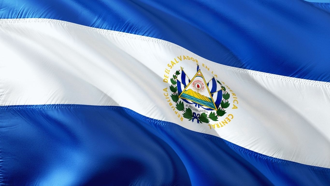 El Salvador alista ayuda para Caracas