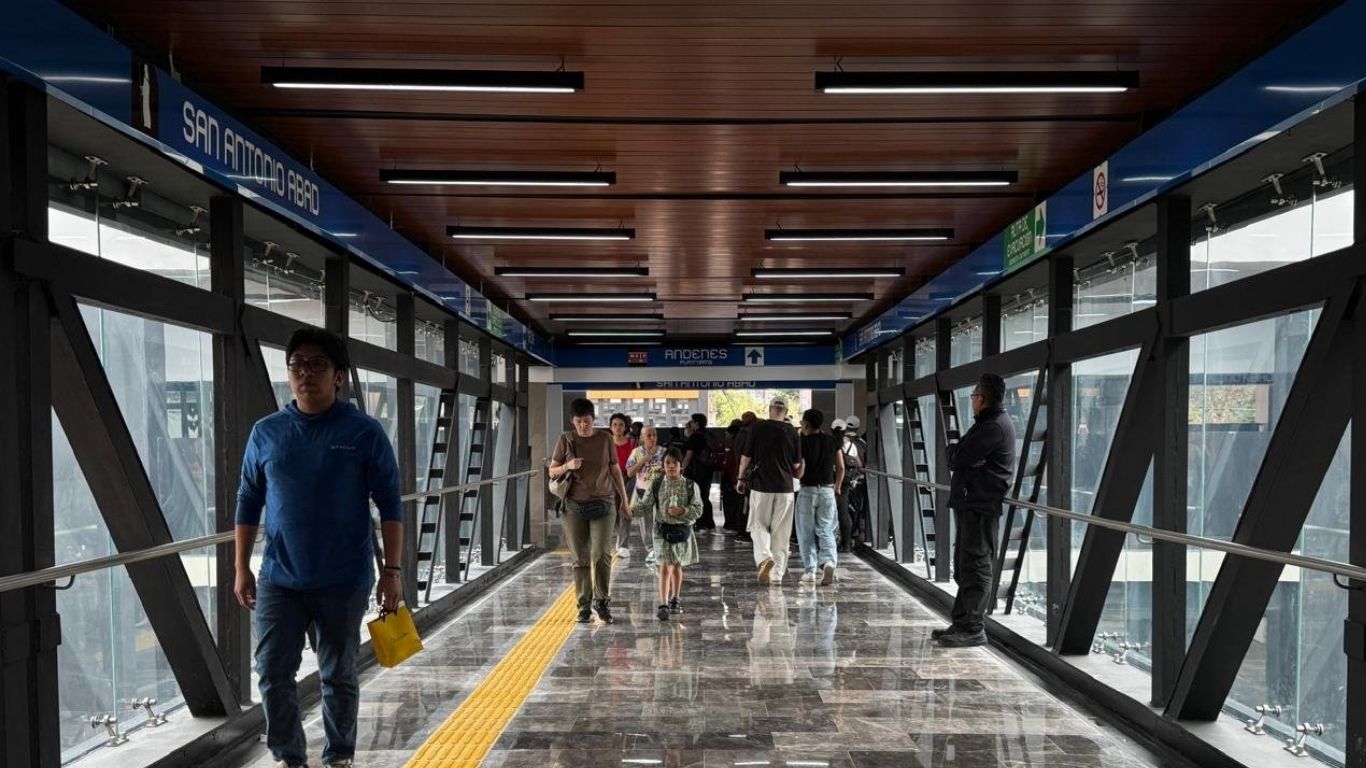 Estación San Antonio Abad reabre sus puertas