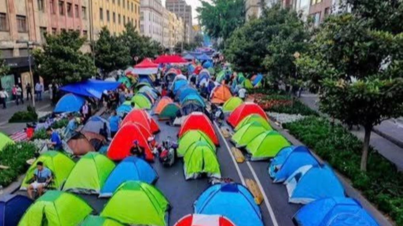 Esta noche la CNTE decidirá si levanta plantón