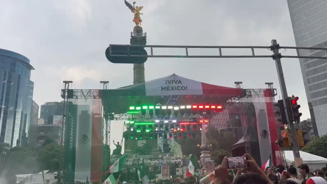 Celebran en Reforma el triunfo de México