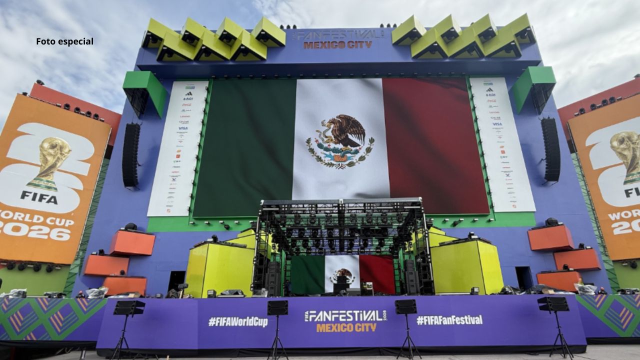 Pese a la CNTE, Fan Fest del Zócalo abre sus puertas