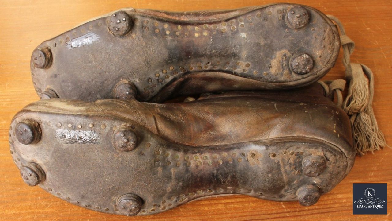 ¿Sabías qué los primeros zapatos de los mundiales eran auténticas armas?