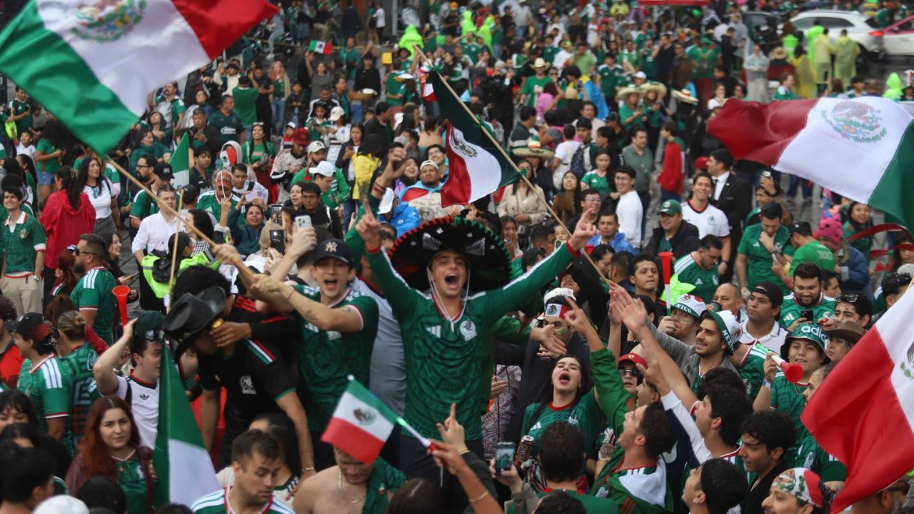 Medio millón de personas celebran el silbatazo inicial