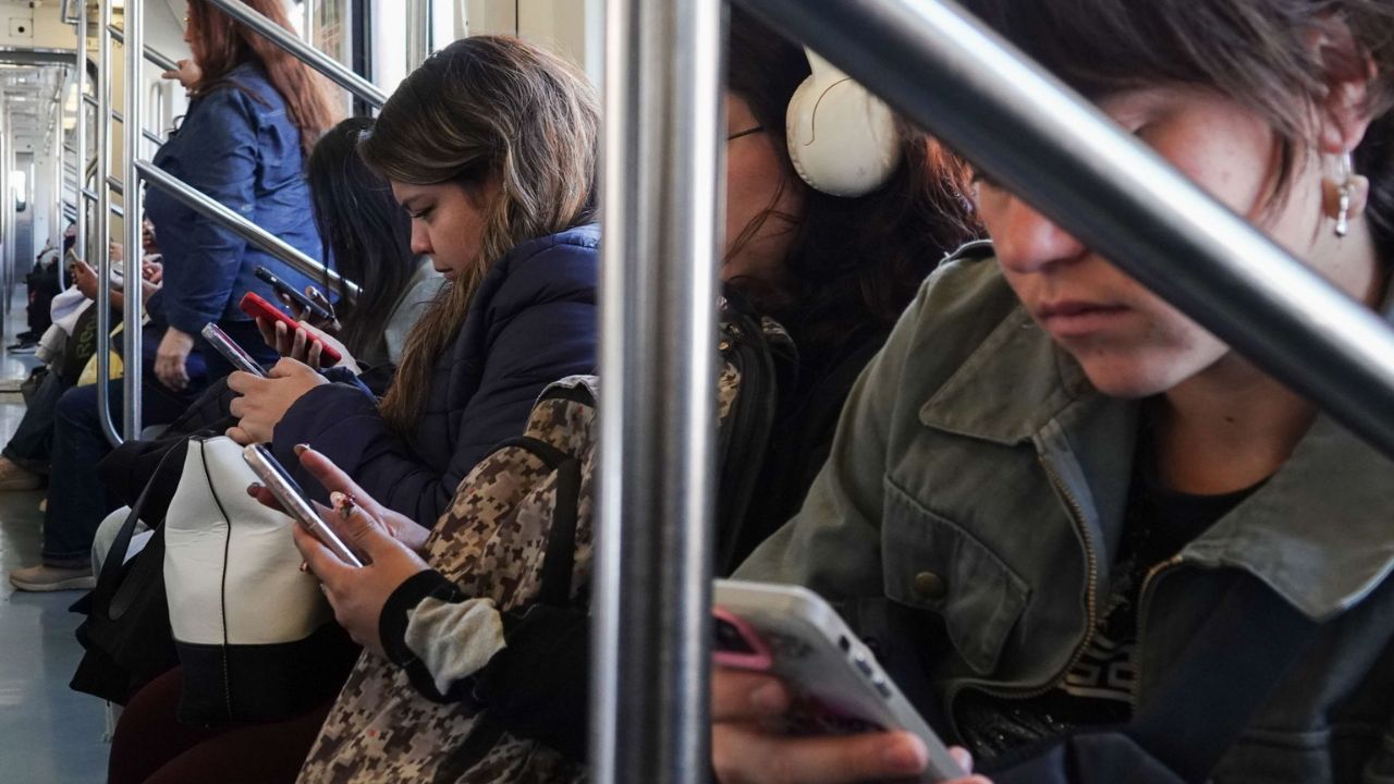 CRT da prórroga para registro de líneas celulares