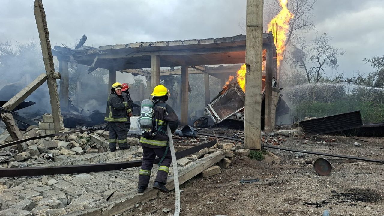 Estallan tres pipas de gas en Puebla
