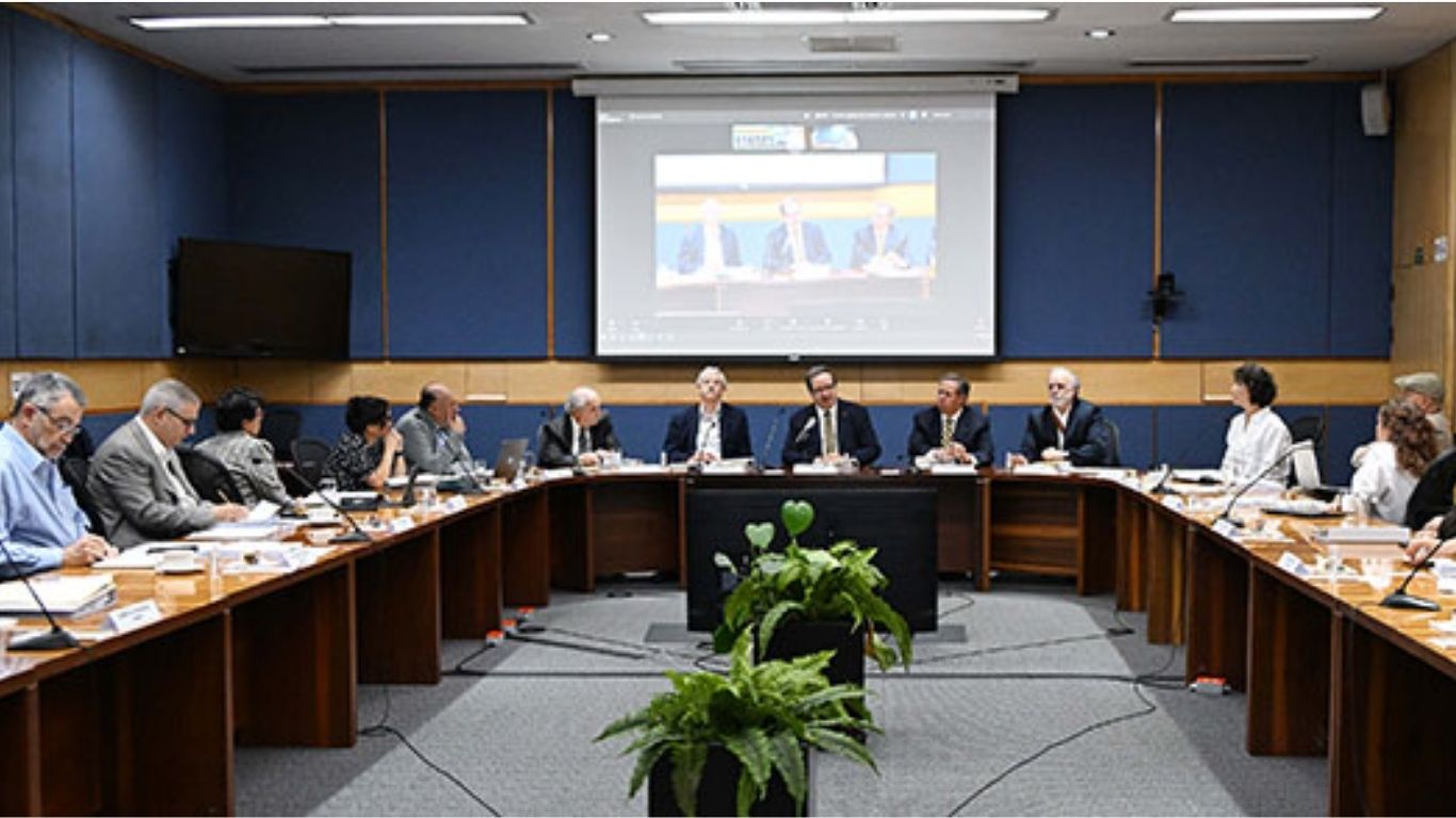 UNAM instala comisión para revisar examen de licenciatura