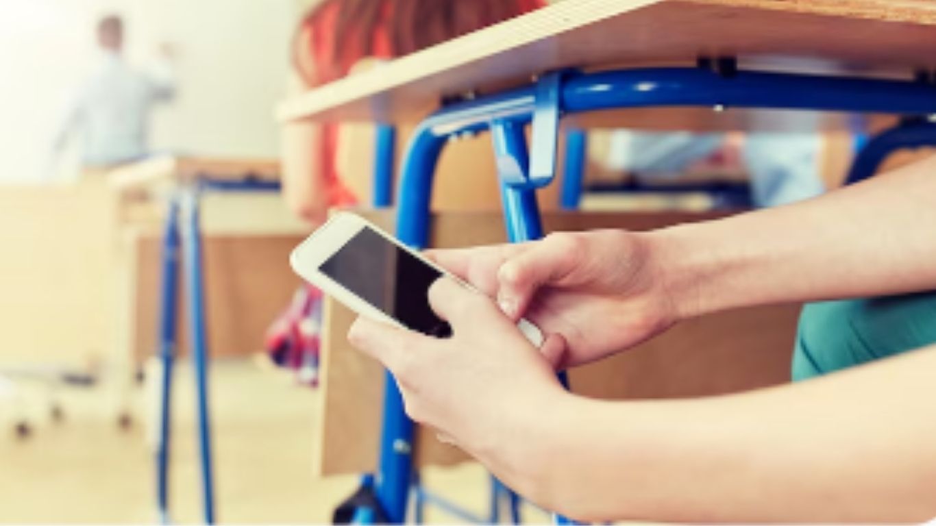 ¡Adiós al celular! Sinaloa restringe su uso en escuelas