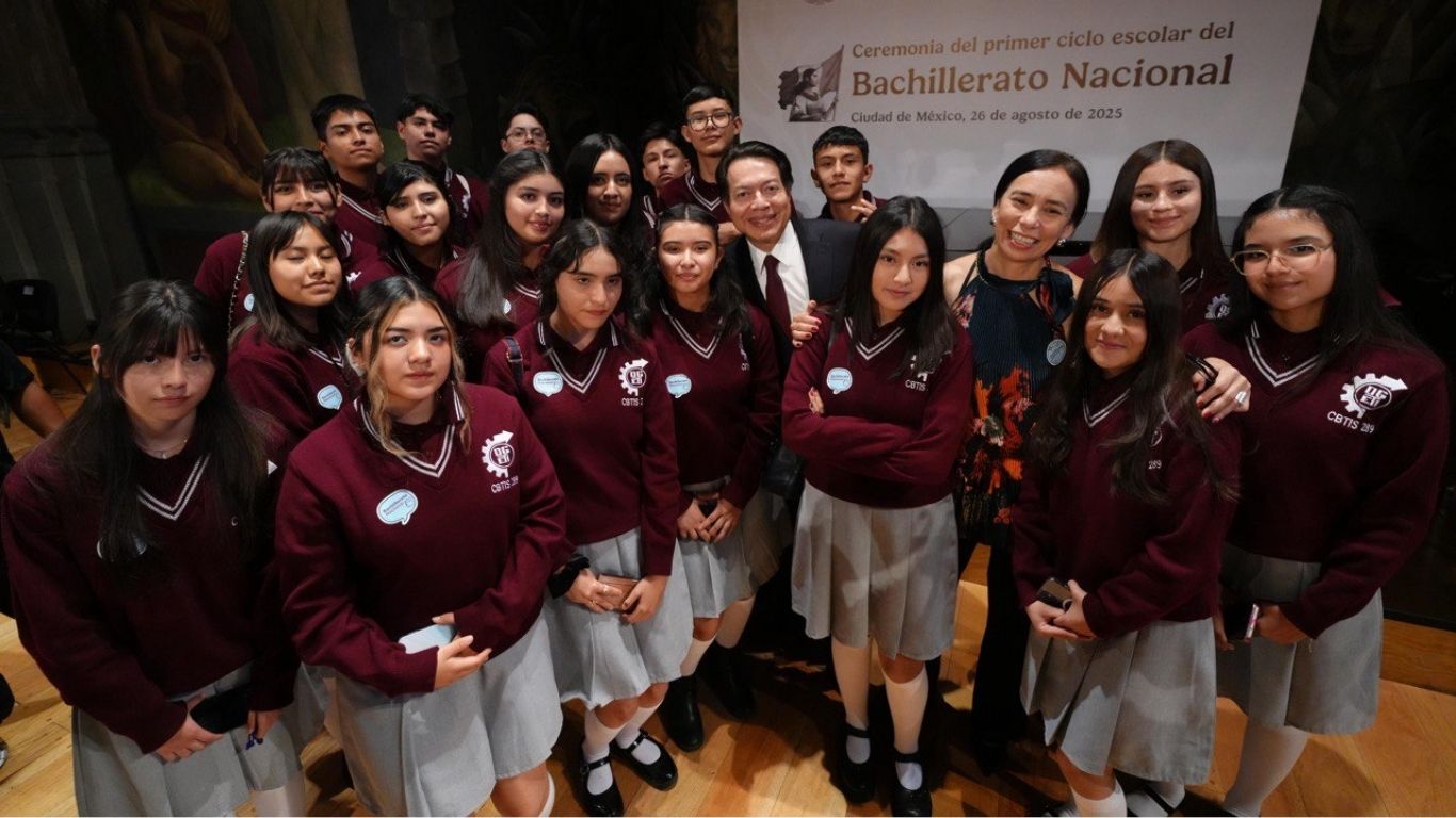 ¡Más de 500 mil jóvenes egresan con doble certificado!