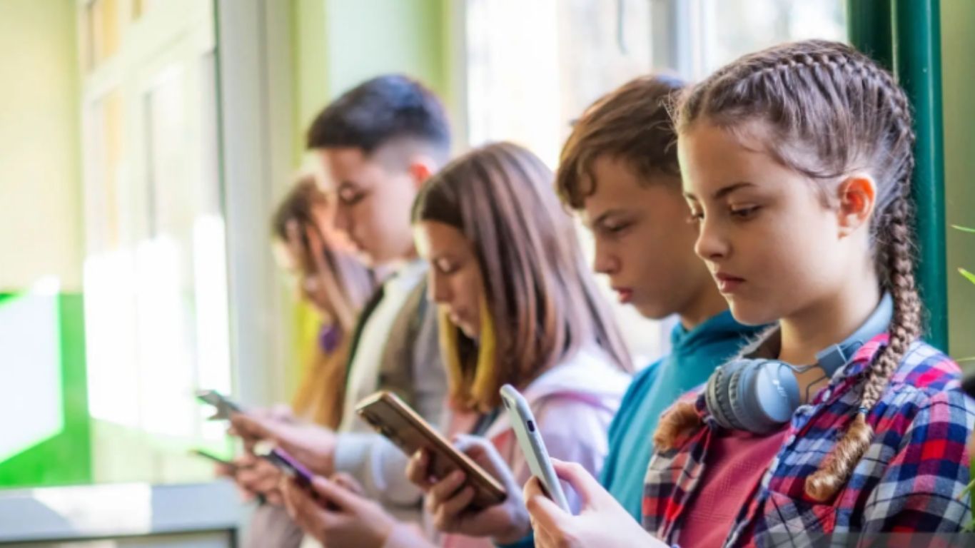 SEP plantea límites al uso de tecnología en escuelas