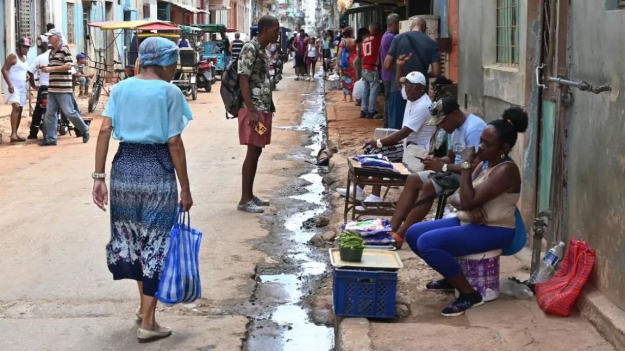 Trump alarga embargo económico a Cuba un año más 