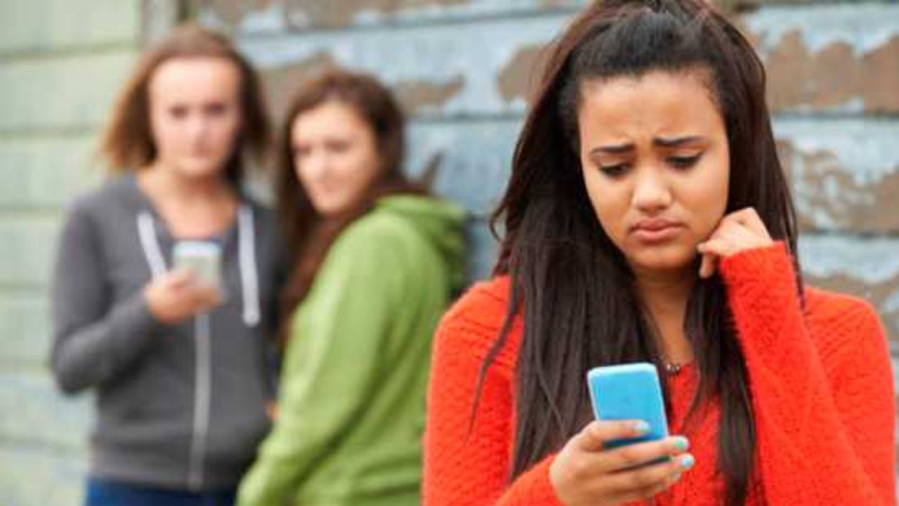 Alertan sobre riesgos ocultos de redes sociales en adolescentes
