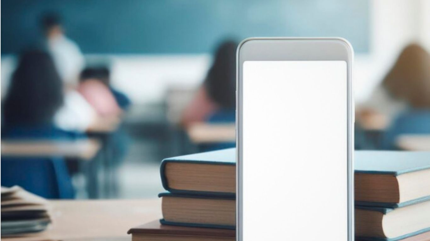 ¡Adiós celulares en clase! SEP acuerda nuevas reglas