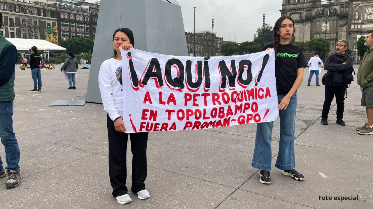 Colectivo “¡Aquí No!” protesta en el Zócalo por planta de amoniaco