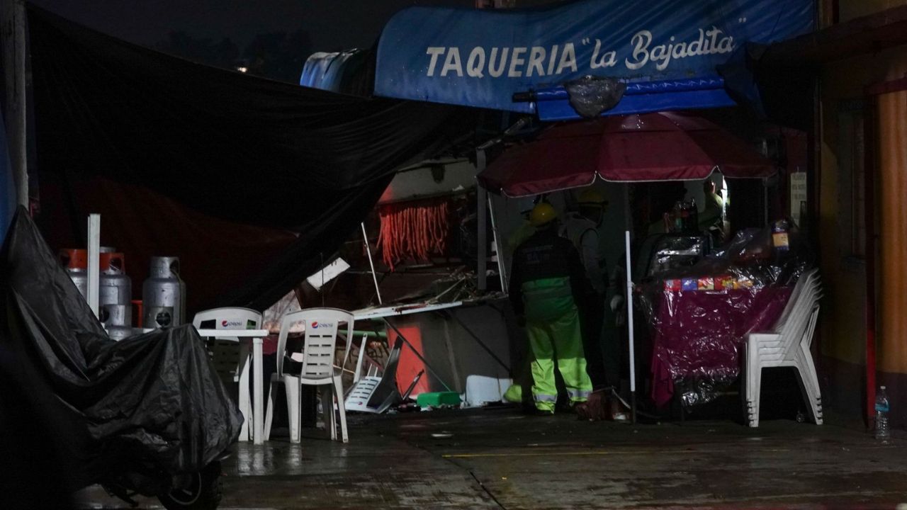 Sube a dos la cifra de muertos por explosión en taquería