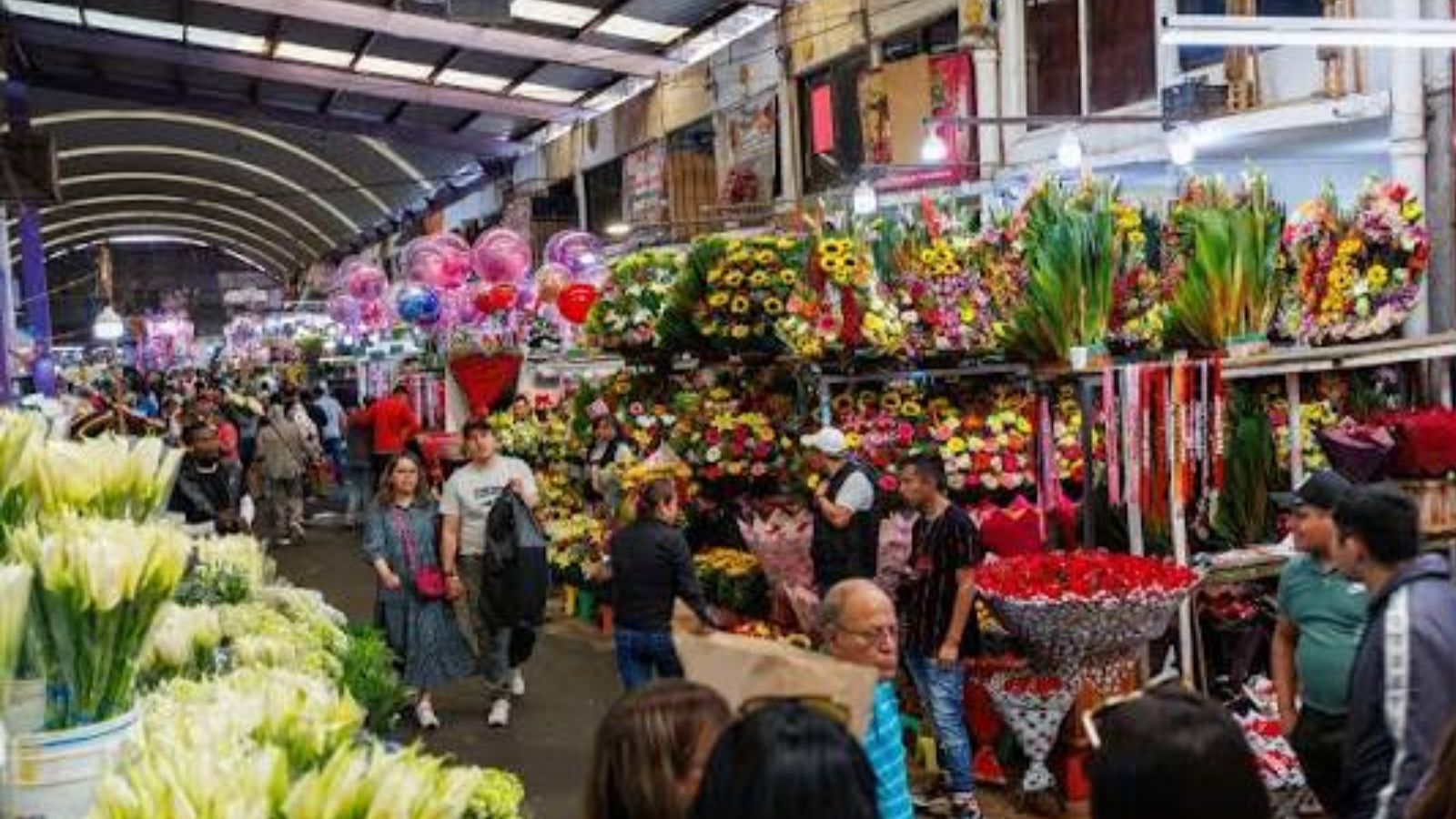 Mercado de Jamaica cumple 69 años como referente de flores en México