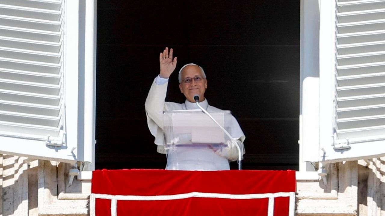 Papa León XIV regresa al Vaticano